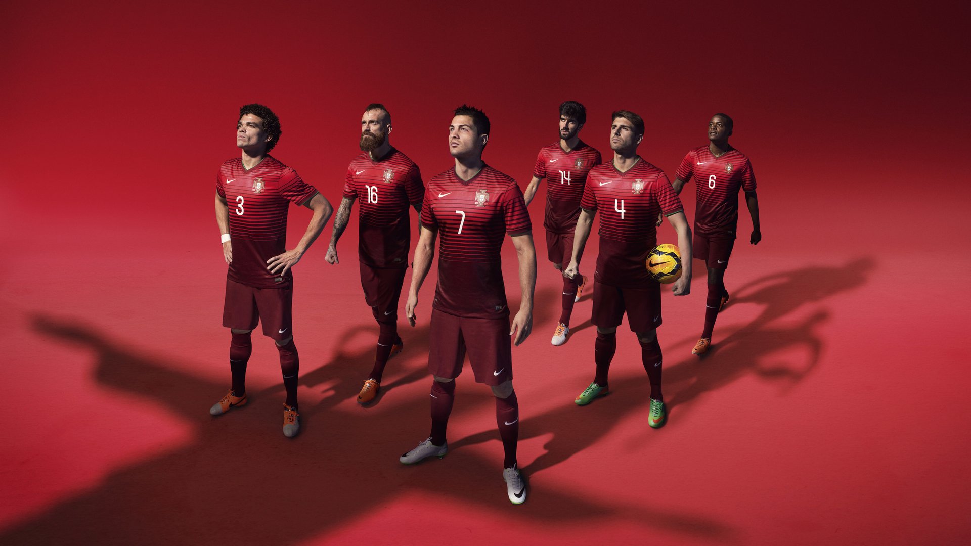 开云体育中国官方网站-2019年总决赛第4场：库里在第一节就投进连续两个长距离三分，开启“火力模式”