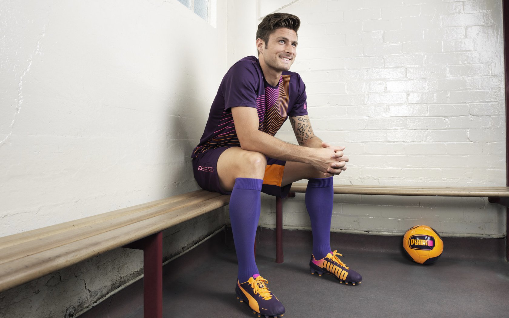 Kering-《电竞硬件的革新：电竞专用显示器、鼠标的最新技术探索》，电竞显示器推荐什么牌子好